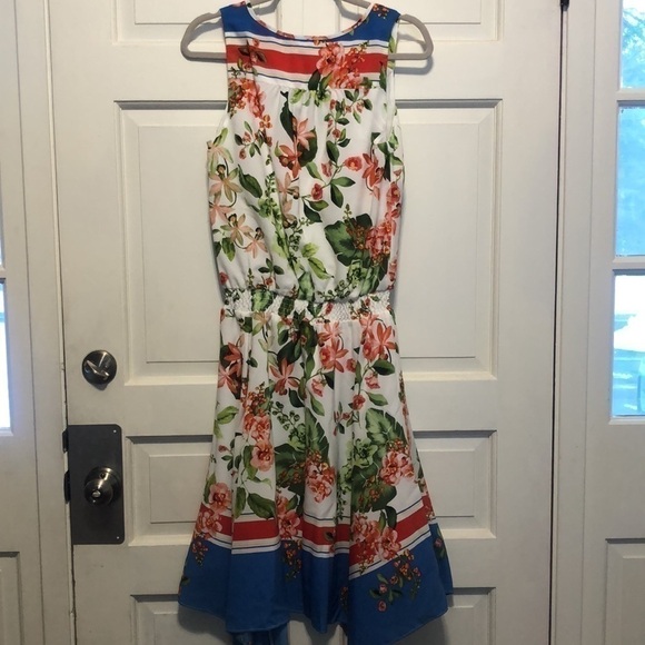 𝅺Tommy Hilfiger Womens Floral V Neck Handkerchief- Hem Dress Size 4 - Picture 8 of 10